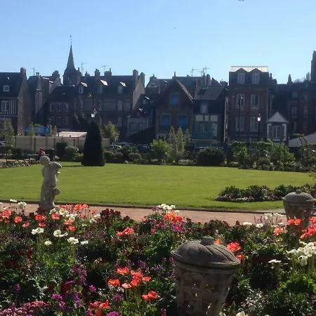 Dans Le Vieux Honfleur