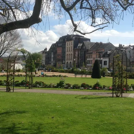 Dans Le Vieux *